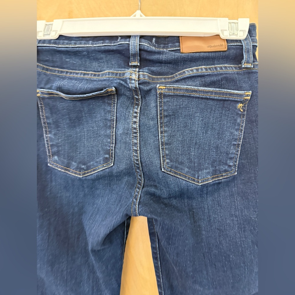 The Madewell 9" Mid-Rise Skinny Jeans in Hayes Wash: Button-Front Edition - Picture 14 of 16